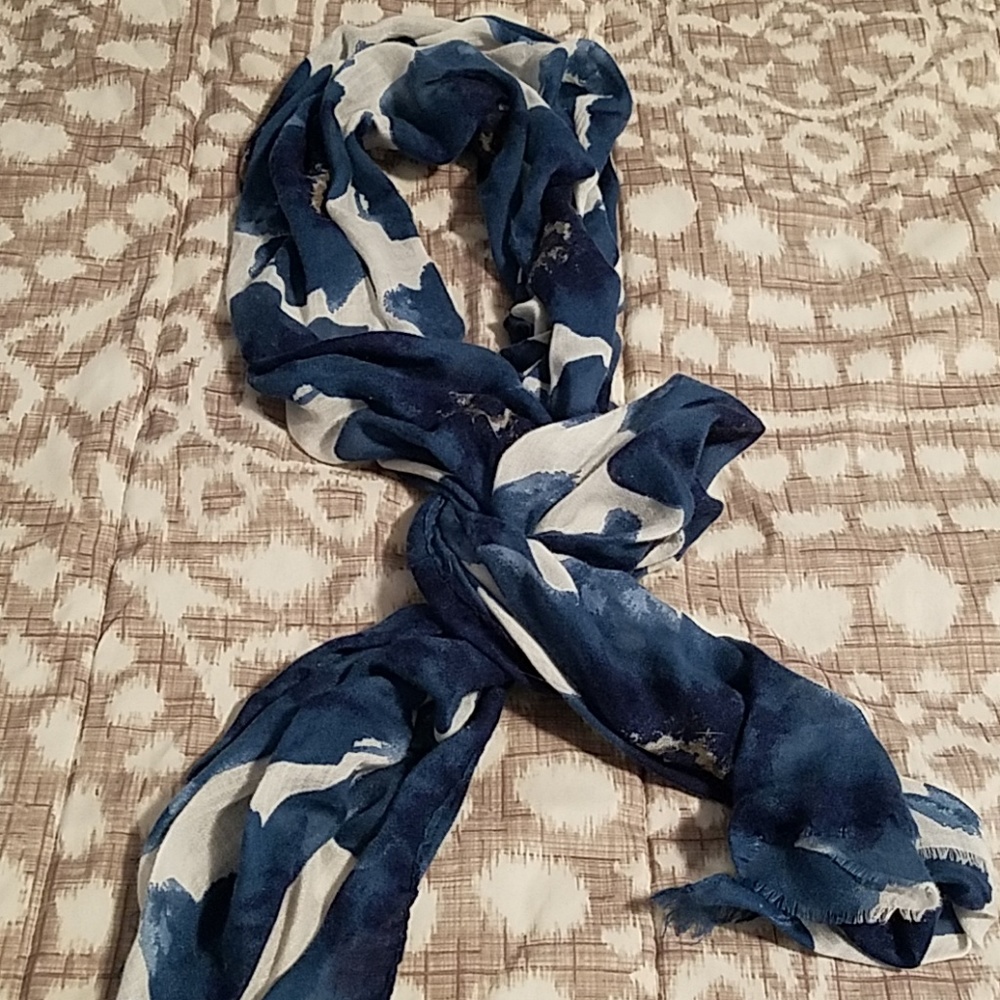 Charming Charlie scarf